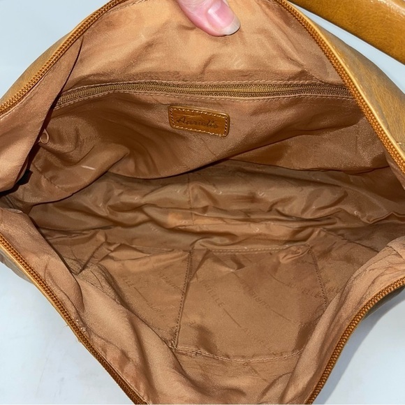 Auricle Orange Leather Shoulder Bag | Tapered Design - Picture 7 of 15